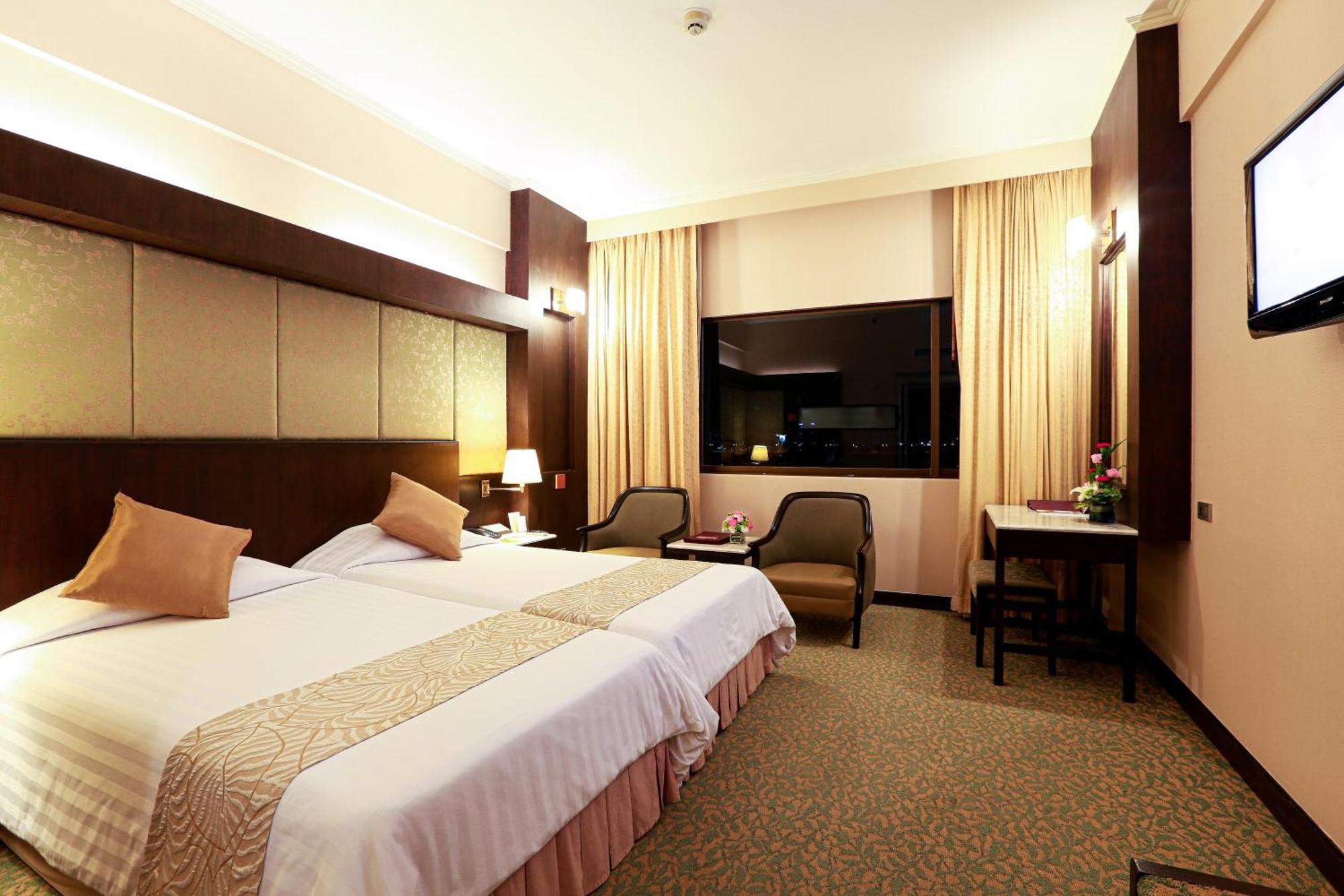 Quarto Executivo com Cama de Casal ou 2 de Solteiro