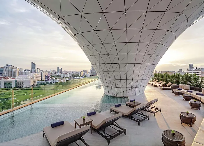 Resort: Waldorf Astoria Bangkok